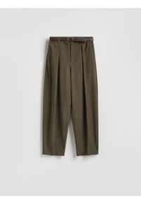 Reserved - Spodnie z paskiem - zielony. Kolor: zielony. Materiał: wiskoza, tkanina #1
