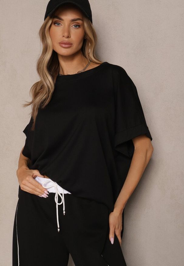 Renee - Czarny T-shirt z Wiskozą o Fasonie Nietoperza Tanalitha. Okazja: na co dzień. Kolor: czarny. Materiał: wiskoza. Styl: casual