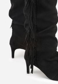 Renee - Czarne Kozaki z Imitacji Zamszu na Szpilce z Marszczoną Cholewką z Frędzlami Linotris. Okazja: na co dzień. Kolor: czarny. Materiał: zamsz. Szerokość cholewki: normalna. Obcas: na szpilce. Styl: casual #3