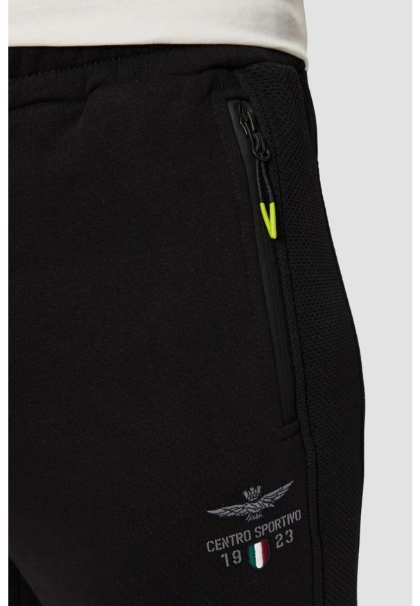 Aeronautica Militare - AERONAUTICA MILITARE Czarne męskie spodnie dresowe Joggers. Kolor: czarny. Materiał: dresówka
