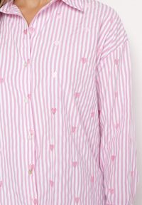 Born2be - Różowa Bawełniana Koszula w Paski z Haftowanymi Sercami Larnieka. Kolor: różowy. Materiał: bawełna. Wzór: paski, haft