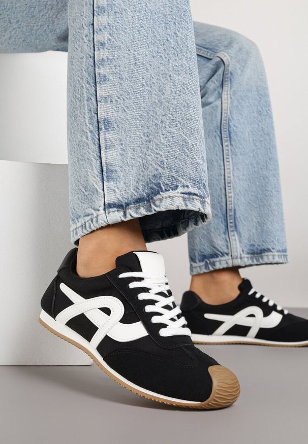 Born2be - Czarne Sneakersy Ozdobione Geometrycznym Motywem Ardetia. Okazja: na co dzień. Kolor: czarny. Materiał: jeans. Wzór: aplikacja, geometria