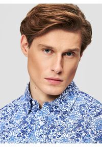 Pako Lorente - PAKO LORENTE - Koszula męska w niebieskie kwiaty. Typ kołnierza: kołnierzyk klasyczny. Kolor: niebieski. Materiał: elastan, bawełna. Długość rękawa: długi rękaw. Długość: długie. Wzór: kwiaty. Styl: klasyczny, młodzieżowy #4