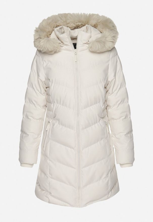 Born2be - Jasnobeżowa Kurtka Pikowana z Odpinanym Futerkiem i Kapturem Taivin. Okazja: na co dzień. Typ kołnierza: golf. Kolor: beżowy. Materiał: futro. Styl: elegancki, casual