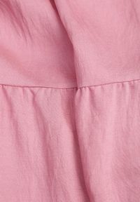 Born2be - Różowa Wiskozowa Sukienka z Bufiastymi Rękawami i Marszczoną Górą Liones. Okazja: na co dzień. Kolor: różowy. Materiał: wiskoza. Długość rękawa: krótki rękaw. Sezon: lato. Typ sukienki: proste. Styl: wakacyjny, casual #3