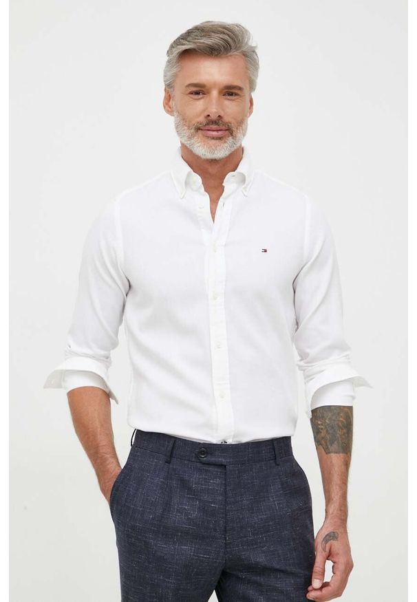 TOMMY HILFIGER - Tommy Hilfiger koszula męska kolor biały slim z kołnierzykiem button-down. Typ kołnierza: button down. Kolor: biały