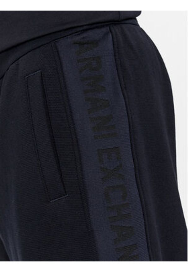 Armani Exchange Szorty sportowe 3DZSLA ZJLGZ 1583 Granatowy Regular Fit. Kolor: niebieski. Materiał: syntetyk, bawełna. Styl: sportowy