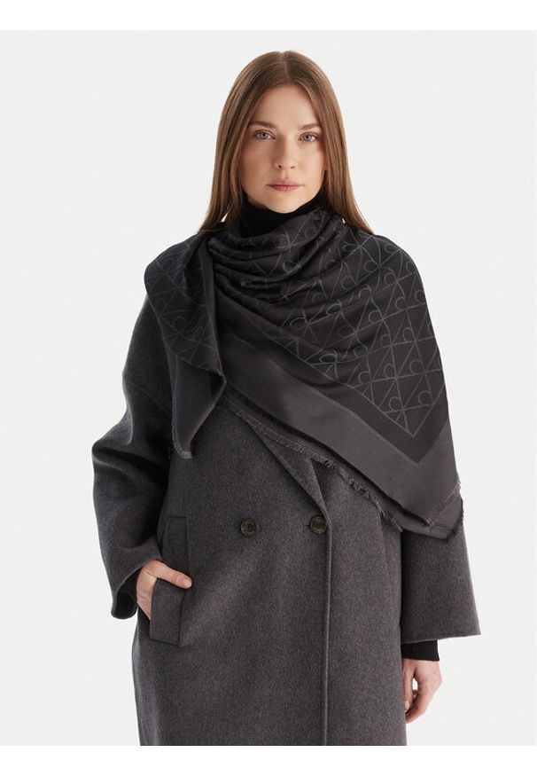 Calvin Klein Szal Emblem Aop Tonal LV04D8063G Czarny. Kolor: czarny. Materiał: materiał