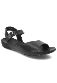 Czarne Sandały Armodo Stylowe Płaskie Obuwie Damskie. Okazja: na spacer. Zapięcie: pasek. Kolor: czarny. Materiał: skóra. Sezon: lato. Obcas: na platformie. Styl: elegancki