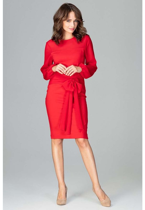 Katrus - Czerwona Kobieca Wizytowa Sukienka z Prześwitującymi Rękawami. Kolor: czerwony. Materiał: poliester, elastan, wiskoza. Styl: wizytowy