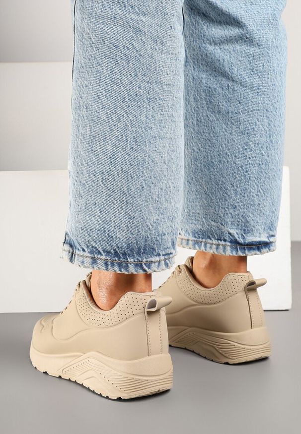 Renee - Ciemnobeżowe Sneakersy z Tłoczoną Cholewką Ulithrena. Okazja: na co dzień. Kolor: beżowy. Materiał: jeans. Szerokość cholewki: normalna