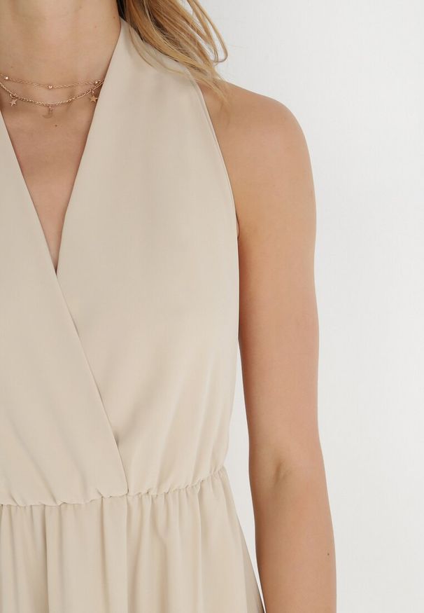 Born2be - Jasnobeżowa Sukienka Agarano. Kolor: beżowy. Materiał: tkanina. Długość rękawa: bez rękawów. Wzór: jednolity, gładki. Sezon: lato. Typ sukienki: kopertowe. Długość: maxi