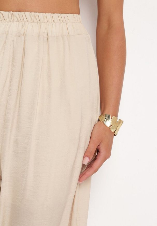 Born2be - Beżowe Szerokie Spodnie z Wiskozy z Wysokim Stanem Rissalie. Okazja: na co dzień. Stan: podwyższony. Kolor: beżowy. Materiał: wiskoza. Długość: długie. Styl: klasyczny, casual, elegancki