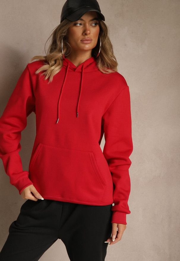 Renee - Czerwona Bluza z Kapturem Ozdobiona Ściągaczami Invila. Okazja: na co dzień. Typ kołnierza: kaptur. Kolor: czerwony. Wzór: aplikacja. Styl: casual, elegancki