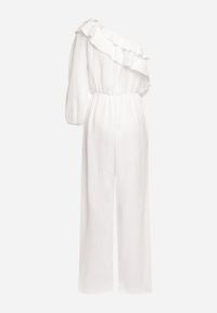 Born2be - Biały Asymetryczny Kombinezon z Bawełny Ozdobiony Falbaną przy Dekolcie i Gumką w Talii Jegelia. Okazja: na co dzień. Kolor: biały. Materiał: bawełna. Wzór: aplikacja. Styl: elegancki, casual #5