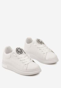 Born2be - Białe Sneakersy Bokoria. Kolor: biały. Materiał: materiał, skóra ekologiczna. Szerokość cholewki: normalna. Wzór: aplikacja. Obcas: na platformie #6