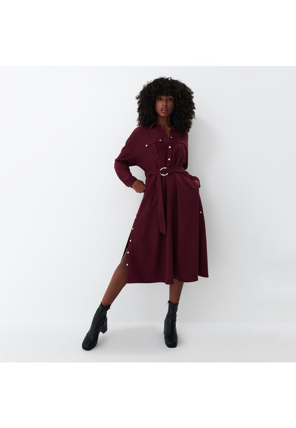 Mohito - Szmizjerka midi - Fioletowy. Kolor: fioletowy. Typ sukienki: szmizjerki. Długość: midi