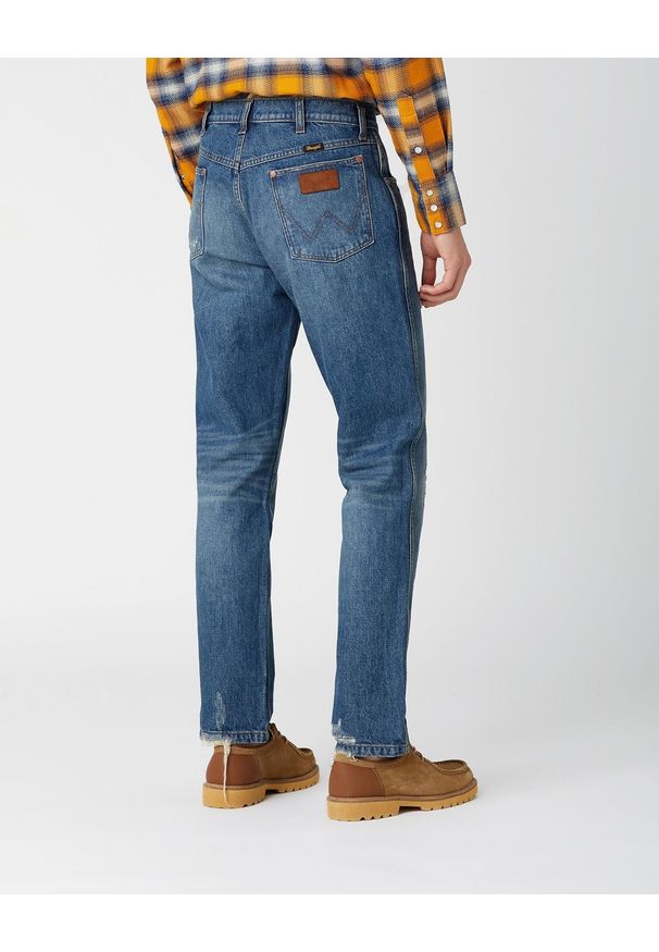 Wrangler - MĘSKIE SPODNIE JEANSOWE WRANGLER GREENSBORO ROUGH RIDER W15QY1367 112141202
