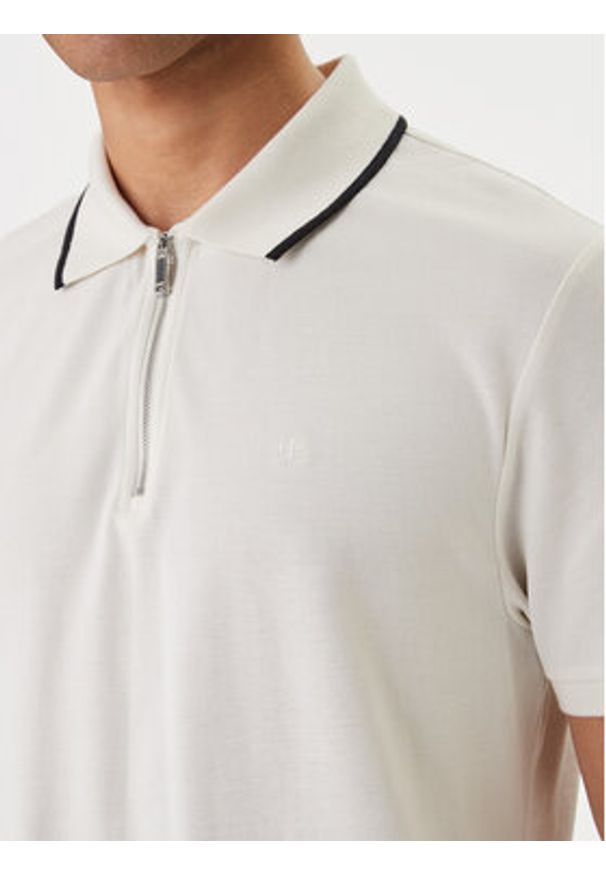 Calvin Klein Polo LV04LF214G Écru Regular Fit. Typ kołnierza: polo. Kolor: kremowy. Materiał: bawełna