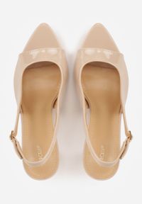 Born2be - Ciemnobeżowe Lakierowane Sandały VICES na Szpilce z Wyciętą Cholewką Lagurinia. Okazja: na co dzień. Zapięcie: sprzączka. Kolor: beżowy. Materiał: lakier. Wzór: koronka. Obcas: na szpilce. Styl: casual #4