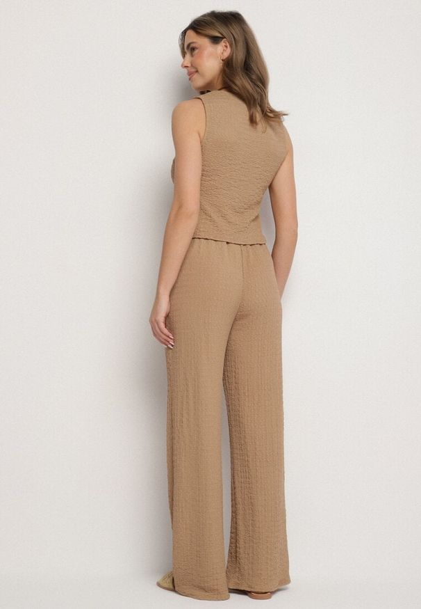 Born2be - Brązowy Komplet Kamizelka z Dekoltem w Serek i Szerokie Spodnie z Wiązaniem Sadonelle. Kolor: brązowy