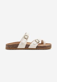 Born2be - Białe Klapki Japonki na Korkowej Podeszwie Zdobione Klamrami Idaliora. Okazja: na plażę. Kolor: biały. Materiał: jeans. Wzór: aplikacja. Sezon: lato