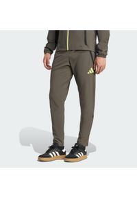 Adidas - Spodnie Real Madrid Tiro 25 Competition Vis Tech Travel. Kolor: szary, wielokolorowy, żółty. Sport: piłka nożna