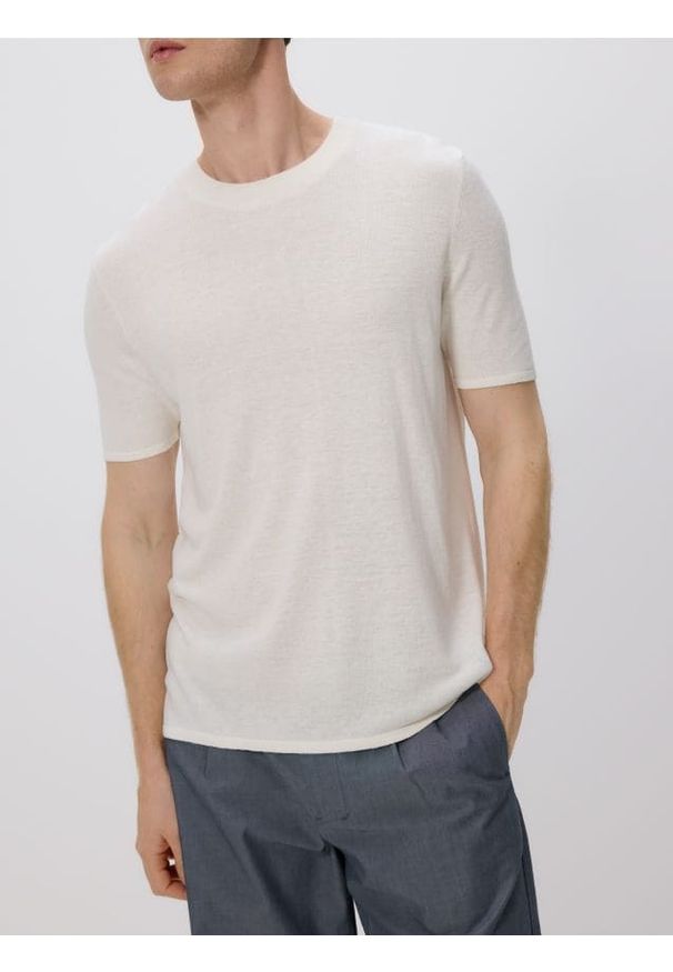 Reserved - T-shirt regular z lnem - biały. Kolor: biały. Materiał: len