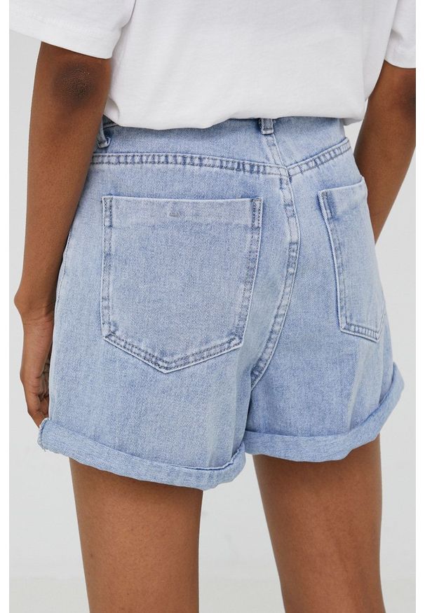 Answear Lab szorty jeansowe damskie gładkie high waist. Stan: podwyższony. Kolor: niebieski. Materiał: jeans. Wzór: gładki. Styl: wakacyjny