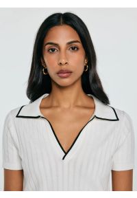 Big-Star - Koszulka damska polo z kontrastowym wykoŅczeniem biała Micka 100. Typ kołnierza: polo. Kolor: biały. Materiał: prążkowany, skóra, dzianina. Wzór: aplikacja. Styl: elegancki, sportowy #7