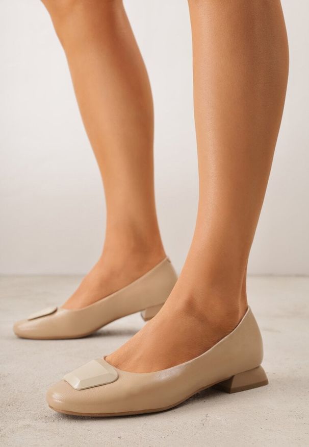 Renee - Beżowe Czółenka w Stylu Retro ze Skórzaną Wkładką Faylina. Okazja: na imprezę. Kolor: beżowy. Materiał: skóra. Obcas: na obcasie. Styl: retro. Wysokość obcasa: niski