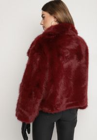 Born2be - Bordowa Jednorzędowa Kurtka Futerko z Szerokim Kołnierzem Conellia. Okazja: na co dzień. Kolor: czerwony. Materiał: futro. Styl: casual, elegancki