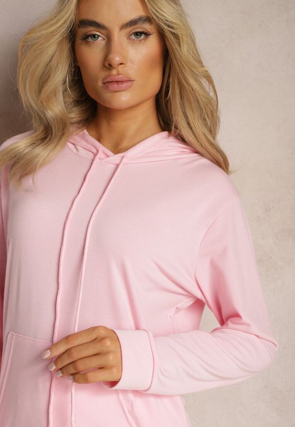 Renee - Jasnoróżowy Klasyczny Komplet Dresowy z Bluzą Kangurką i Spodniami Typu Jogger Salevia. Kolor: różowy. Materiał: dresówka