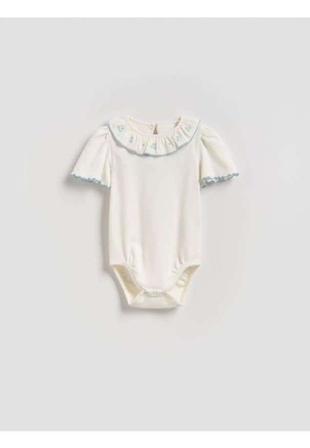 Reserved - Body z kołnierzykiem - złamana biel. Materiał: dzianina, bawełna