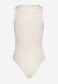 Born2be - Beżowe Body Ozdobione Kokardkami Ovilene. Okazja: na co dzień. Typ kołnierza: kokarda. Kolor: beżowy. Materiał: jeans. Wzór: aplikacja. Styl: klasyczny, casual #6
