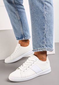 Renee - Białe Sneakersy Sznurowane Ozdobione Brokatem Vistasta. Nosek buta: okrągły. Zapięcie: sznurówki. Kolor: biały. Materiał: materiał. Wzór: aplikacja. Obcas: na obcasie. Wysokość obcasa: niski #3