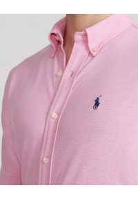 Ralph Lauren - RALPH LAUREN - Różowa koszula Featherweight Mesh Custom Fit. Typ kołnierza: polo. Kolor: różowy, wielokolorowy, fioletowy. Materiał: mesh. Długość rękawa: długi rękaw. Długość: długie. Wzór: haft, ze splotem #6