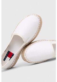 Tommy Jeans espadryle FLATFORM ESPADRILLE kolor biały na platformie EN0EN02078. Nosek buta: okrągły. Kolor: biały. Materiał: bawełna, guma. Obcas: na platformie #3