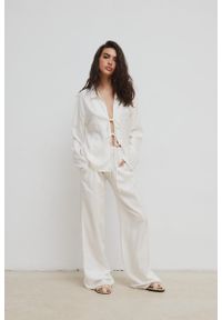 Marsala - Luźne spodnie z dodatkiem lnu w kolorze SOFT WHITE - ASPRO-XL. Materiał: len. Styl: elegancki