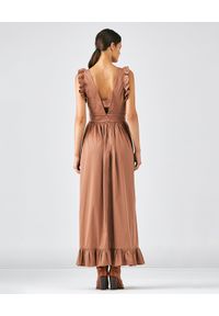 CASTELLANI - Bawełniana sukienka z wiązaniem Carmen. Typ kołnierza: typu carmen. Kolor: brązowy. Materiał: bawełna. Długość rękawa: na ramiączkach. Długość: maxi #5
