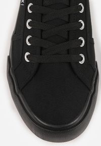 Born2be - Czarne Klasyczne Trampki w Minimalistycznym Stylu Aroadella. Okazja: na co dzień. Kolor: czarny. Materiał: jeans. Styl: klasyczny #3