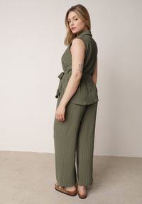 Born2be - Ciemnozielony Wiskozowy Komplet Szerokie Spodnie i Koszula Bez Rękawów z Wiązaniem Zanran. Kolor: zielony. Materiał: wiskoza #2