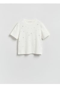 Reserved - T-shirt z imitacją pereł - biały. Kolor: biały. Materiał: bawełna, dzianina #1
