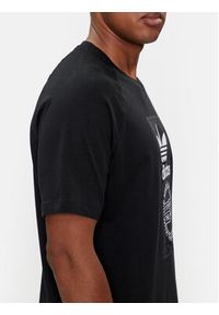 Adidas - adidas T-Shirt Camo Tongue IS0236 Czarny Regular Fit. Kolor: czarny. Materiał: bawełna #6