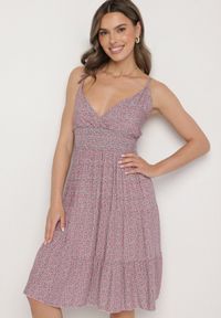 Born2be - Różowa Bawełniana Sukienka o Rozkloszowanym Kroju na Ramiączkach w Kwiatowy Wzór Mirindra. Okazja: na spacer. Typ kołnierza: dekolt w kształcie V. Kolor: różowy. Materiał: bawełna. Długość rękawa: na ramiączkach. Wzór: kwiaty. Sezon: lato. Styl: klasyczny #1