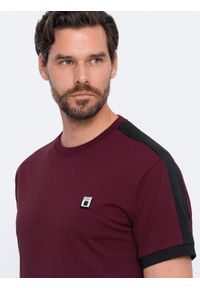 Ombre Clothing - T-shirt męski bawełniany z kontrastującymi wstawkami - bordowy V2 S1632 - XXL. Kolor: czerwony. Materiał: bawełna. Długość rękawa: krótki rękaw. Długość: krótkie. Wzór: aplikacja. Styl: klasyczny #5