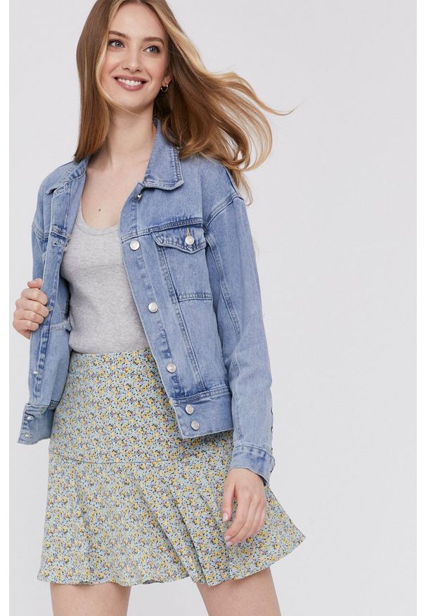Answear Lab Kurtka jeansowa przejściowa. Okazja: na co dzień. Kolor: niebieski. Materiał: jeans. Styl: wakacyjny