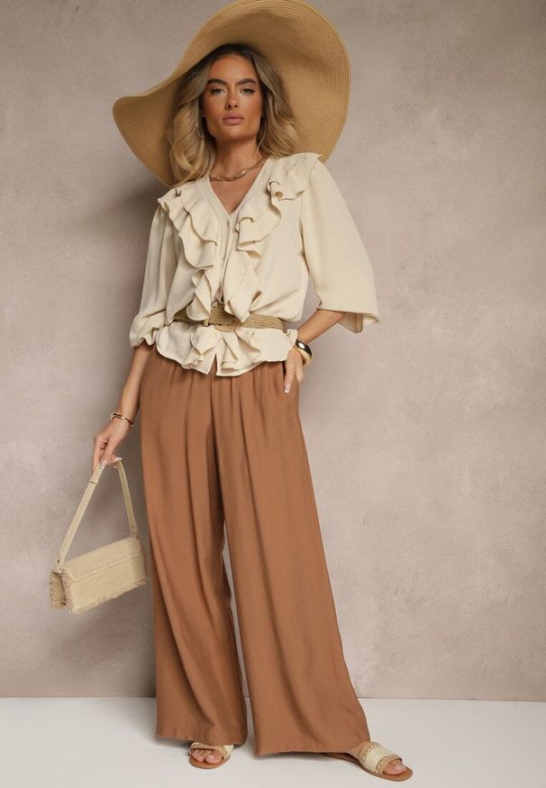 Renee - Jasnobeżowa Koszula z Falbankami Ravedia. Okazja: na co dzień, na imprezę. Typ kołnierza: kołnierz z falbankami. Kolor: beżowy. Styl: elegancki, casual