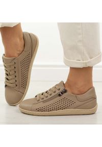 Beżowe skórzane półbuty damskie barefoot Jezzi Ol38-6. Okazja: na co dzień. Zapięcie: sznurówki. Kolor: beżowy. Materiał: skóra. Szerokość cholewki: normalna. Sezon: wiosna, jesień, lato. Styl: casual, klasyczny, sportowy #1