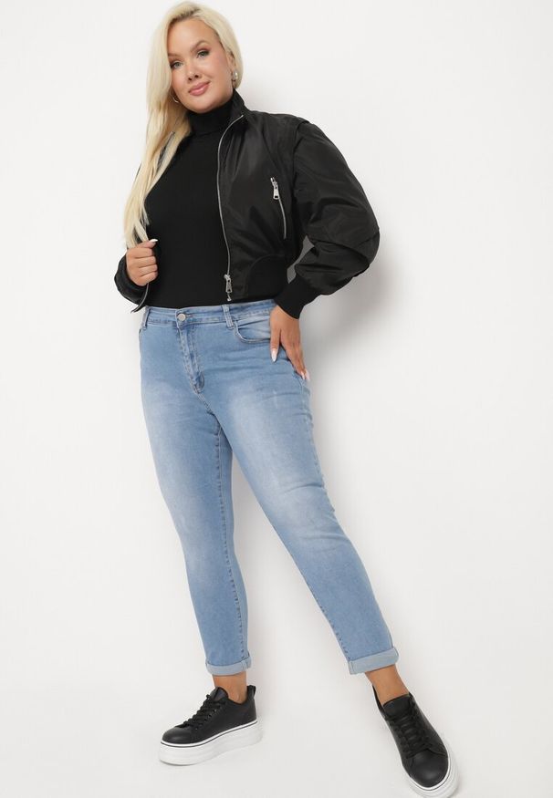 Born2be - Niebieskie Jeansy z Ozdobnymi Przetarciami o Fasonie Skinny Neveatam. Okazja: na co dzień. Kolor: niebieski. Styl: elegancki, casual